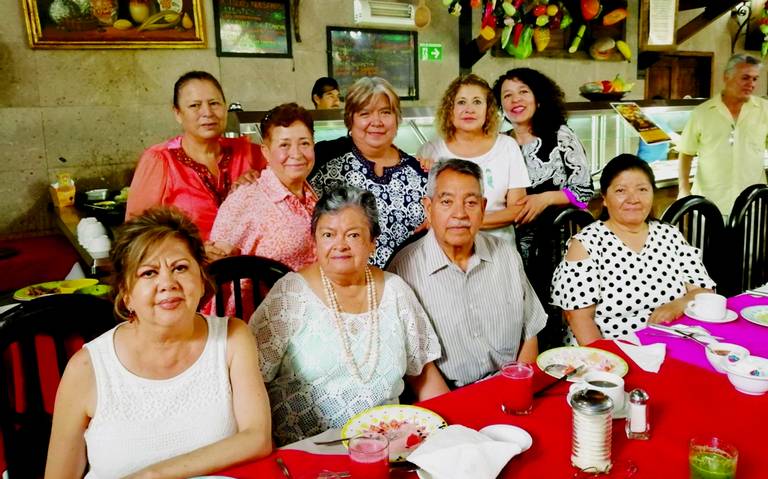 Grupo de amigos se reúnen - El Sol del Bajío | Noticias Locales,  Policiacas, de México, Guanajuato y el Mundo