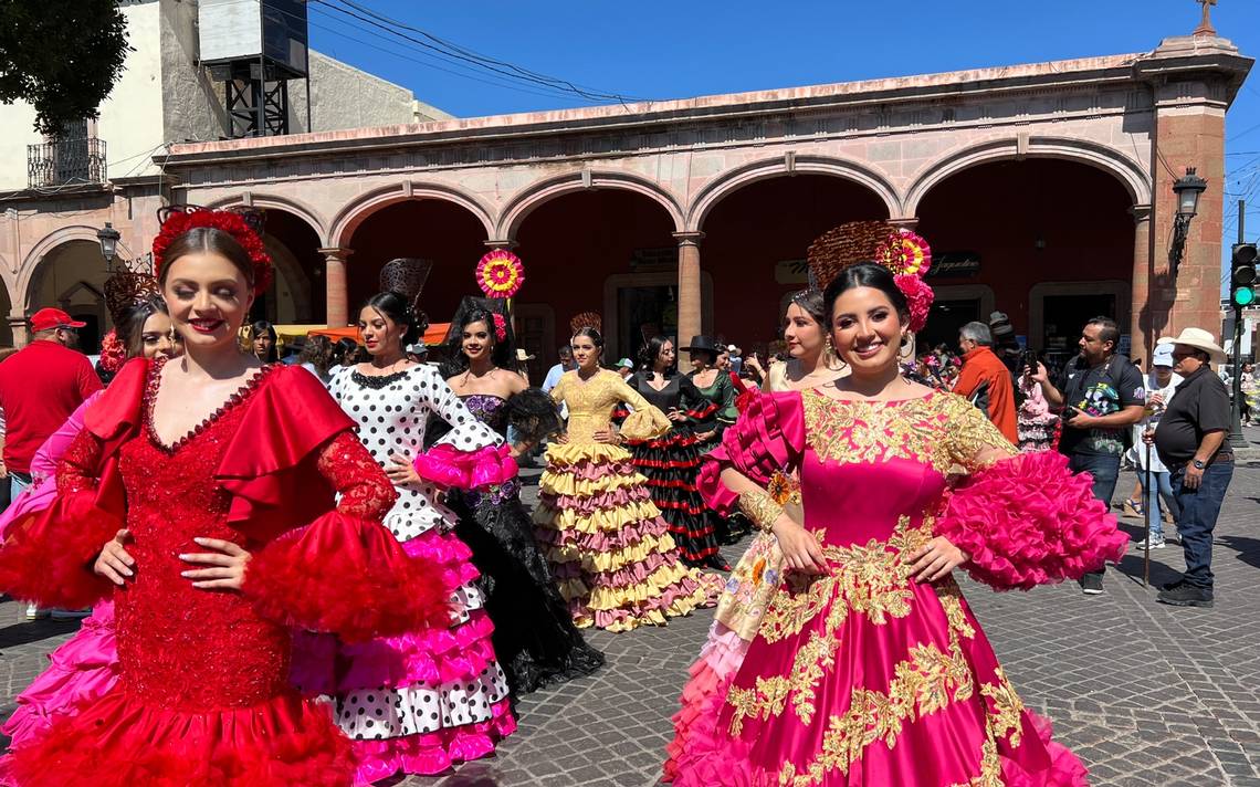 Realizan El Tradicional Desfile De Manolas En Salvatierra Galer A El Sol Del Baj O